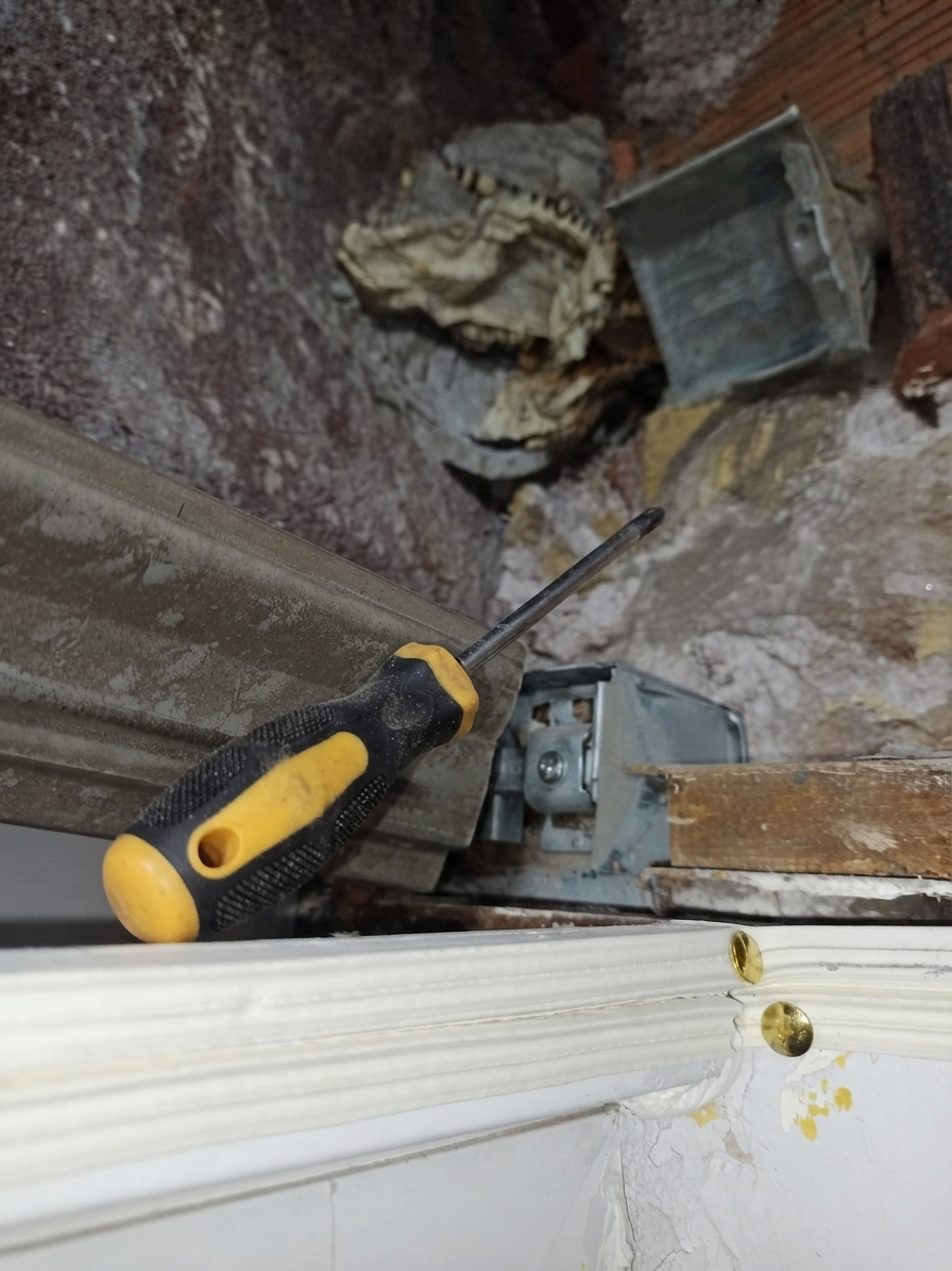 Tecnico esperto in riparazione tapparelle e assistenza avvolgibili su via Nomentana Roma