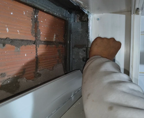Tecnico specializzato in riparazione tapparelle e sblocco avvolgibili a Roma quartiere Tuscolana